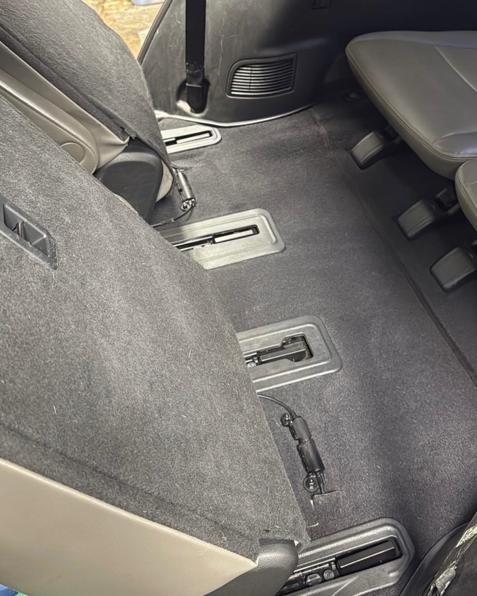 Same third-row floor after pet hair removal